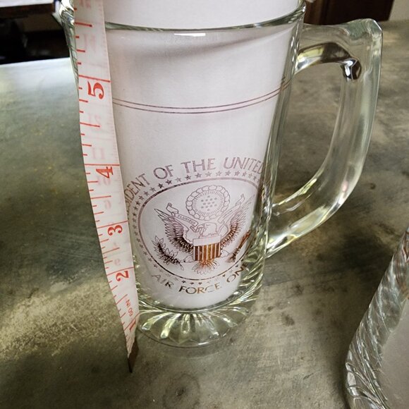 AIR FORCE ONE PRESIDENT OF THE USA EMBOSSED GLASS BEER MUG STEIN 6” (2 SET) RARE - Picture 10 of 10
